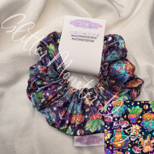 Load image into Gallery viewer, Scrunchies
